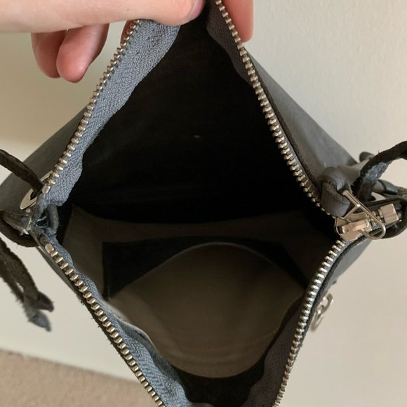 Roots Edie Grey Leather Adjustable Crossbody Bag - Picture 10 of 13